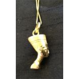 An 18ct gold pendant depicting Nefertiti on an 18ct gold chain - 7.25g
