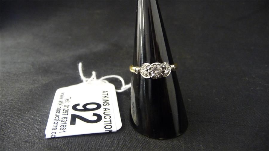 An 18ct gold ring with central diamond with 6 small diamonds surrounding