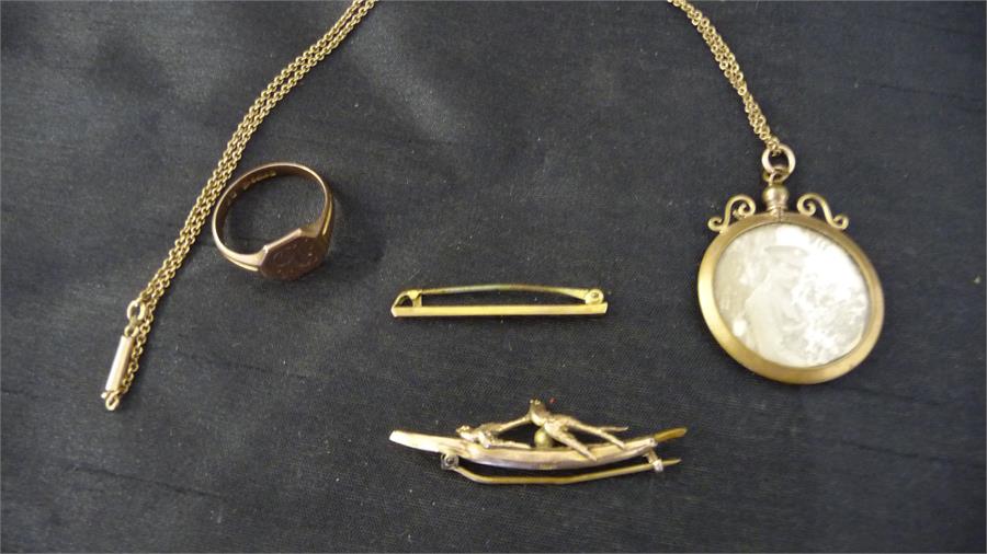 A 9 ct gold ring, two 9ct brooches and a 9 ct gold chain with a gilt locket- approx weight of gold