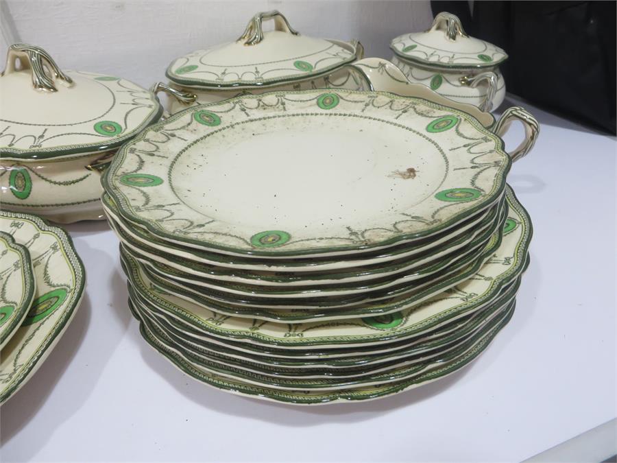 A Royal Doulton dinner set 'Countess' - Image 4 of 8