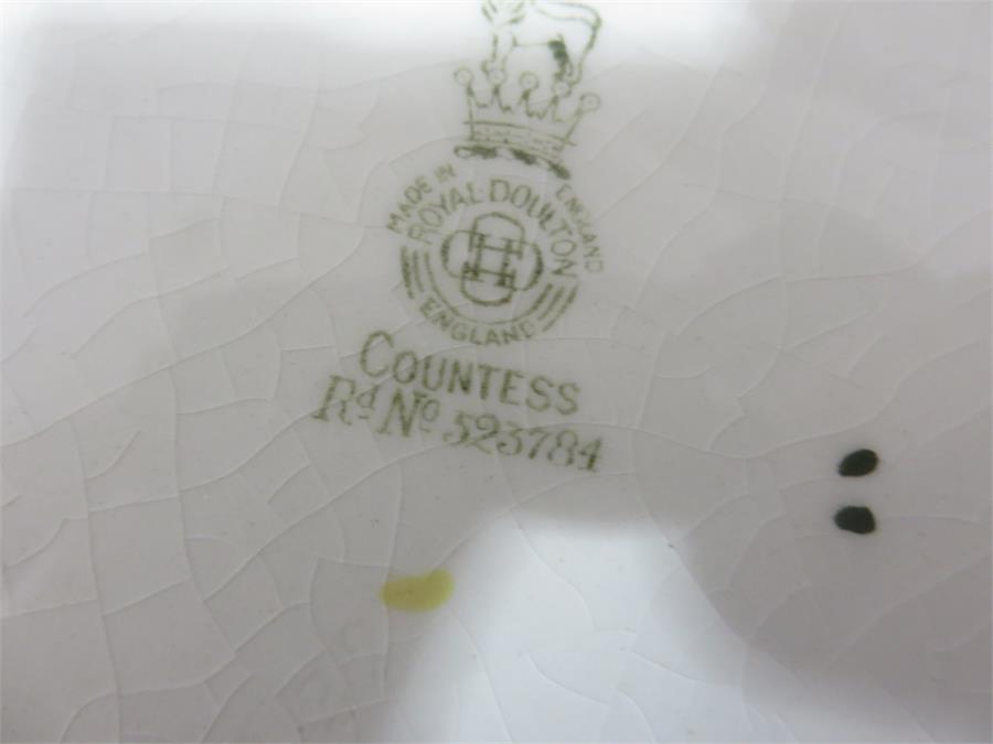 A Royal Doulton dinner set 'Countess' - Image 8 of 8