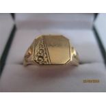 A 9 ct gold ring - 5.2g