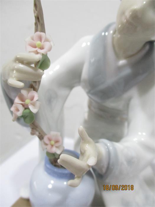 Two Lladro figures, a kneeling Geisha girl and a young girl standing- both have 1 finger broken - Image 3 of 8