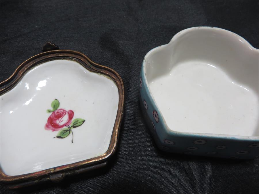 A small handpainted porcelain pot with hinged lid, Sevres style markings to base for 1754/5 - Image 7 of 10