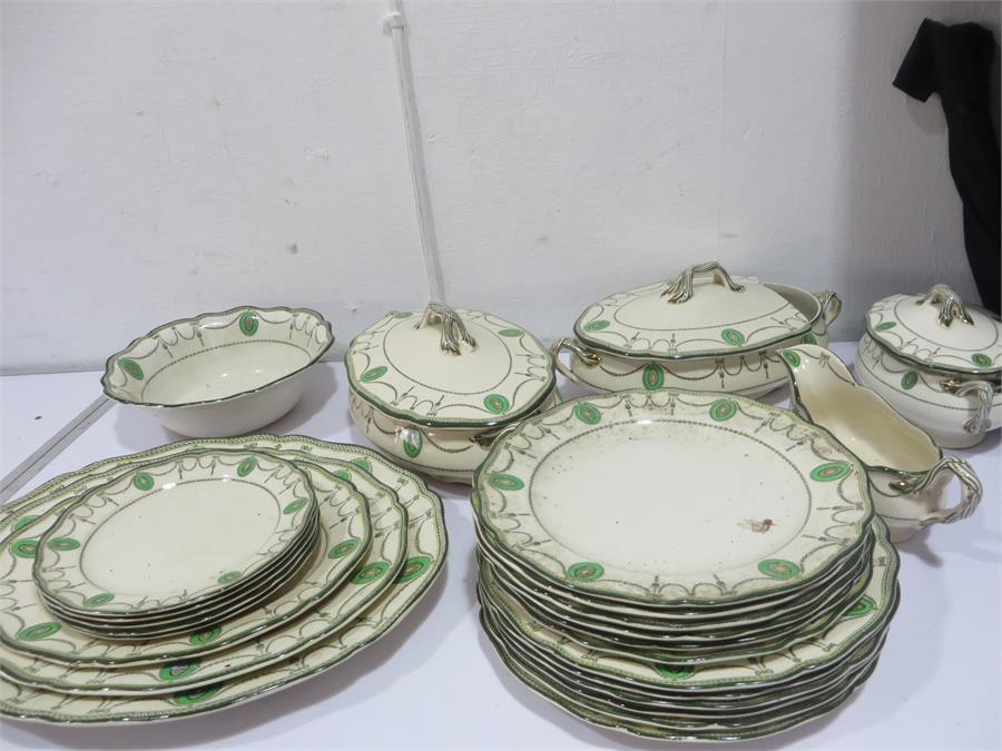 A Royal Doulton dinner set 'Countess'