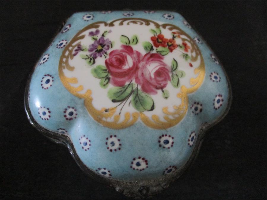 A small handpainted porcelain pot with hinged lid, Sevres style markings to base for 1754/5 - Image 2 of 10