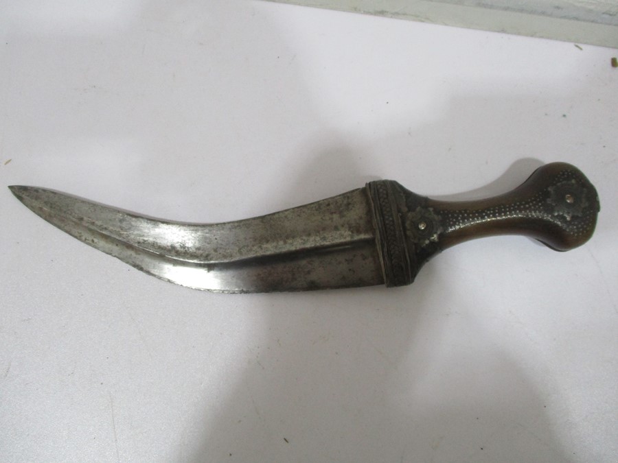 A Jambiya dagger with SCM mounted handle, Middle Eastern, no scabbard