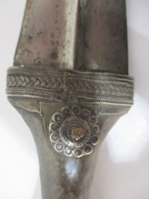 A Jambiya dagger with SCM mounted handle, Middle Eastern, no scabbard - Image 4 of 5