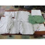 A small quantity of vintage linen