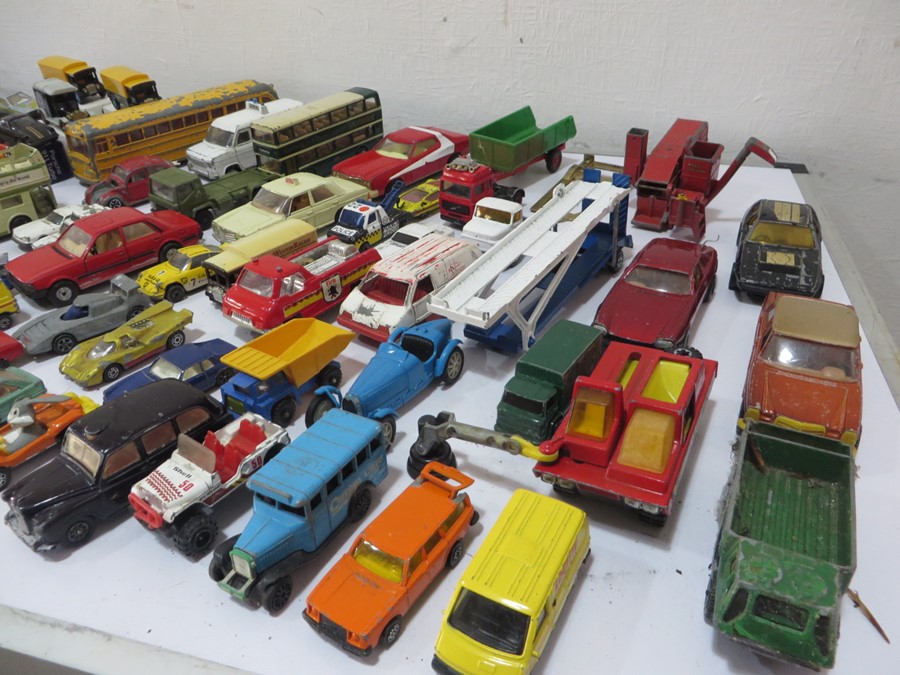 A quantity of Corgi and Dinky die cast cars etc - Image 27 of 27