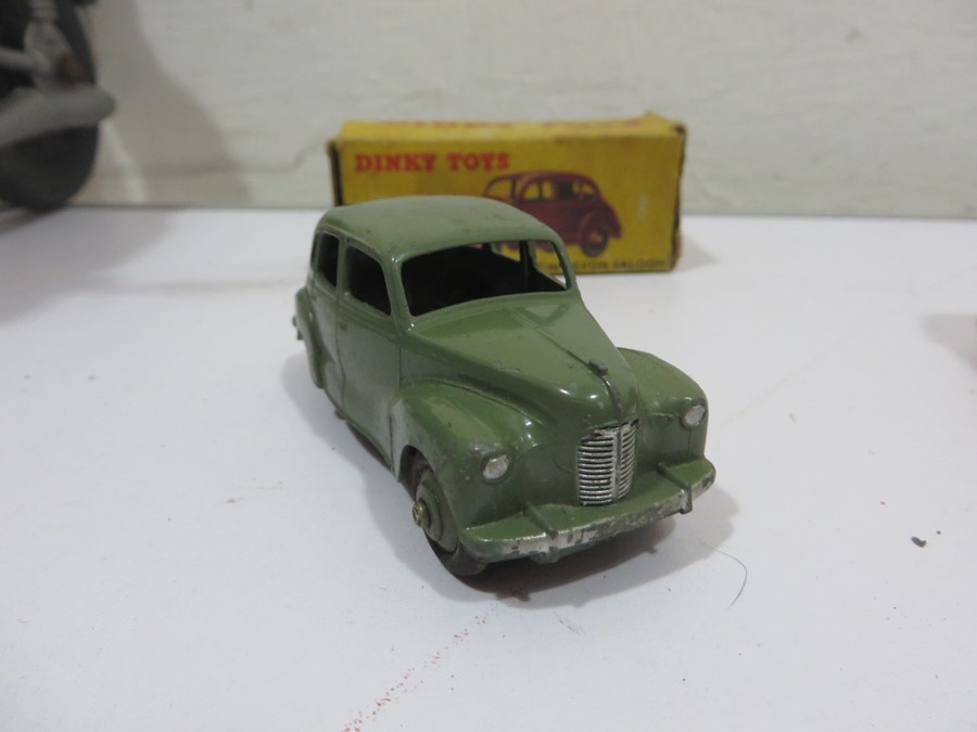 Two boxed Dinky Toys diecast car models, an Austin Devon Saloon (152) 40D and a Standard Vanguard - Image 4 of 16
