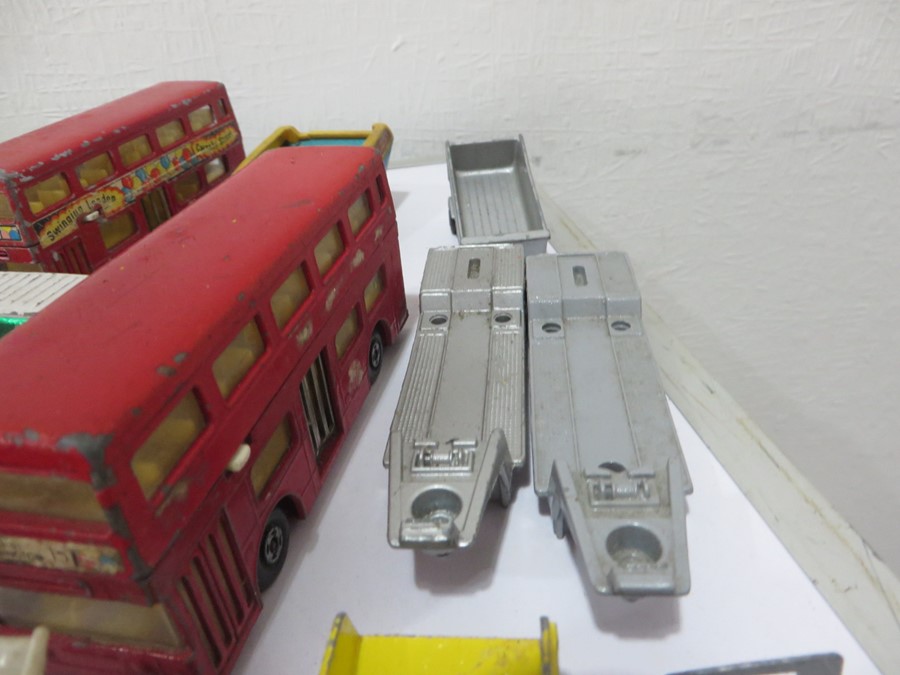 A quantity of various Matchbox diecast cars, toys etc - Image 35 of 39