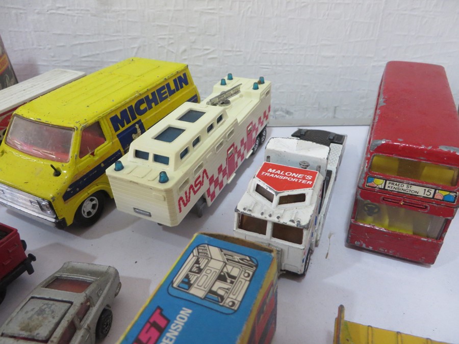 A quantity of various Matchbox diecast cars, toys etc - Image 37 of 39