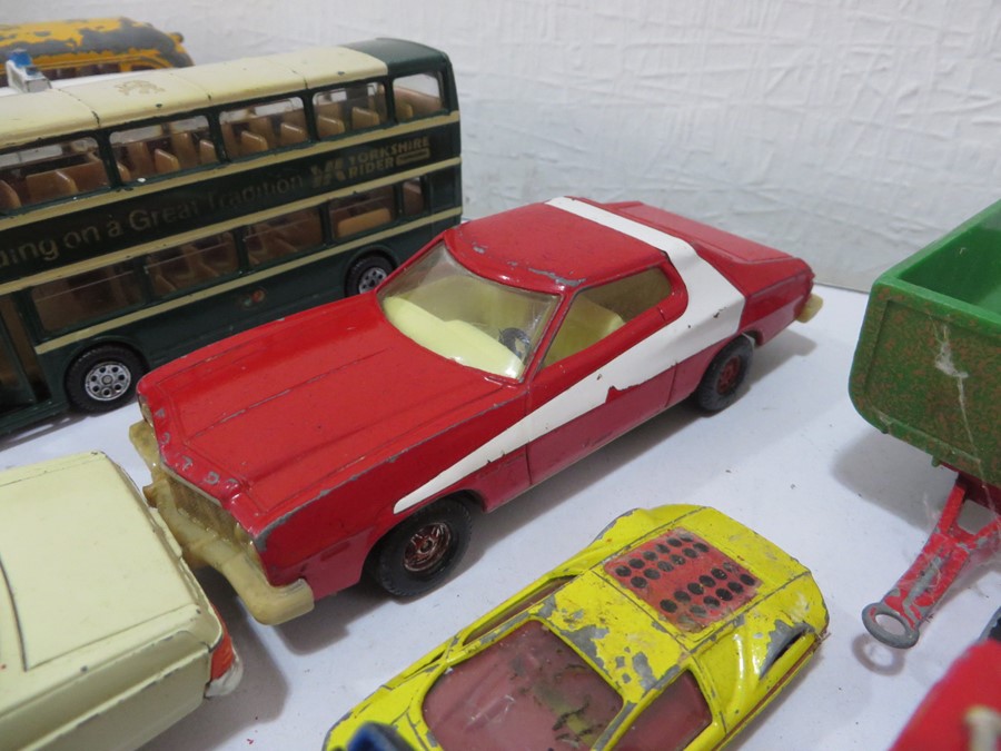 A quantity of Corgi and Dinky die cast cars etc - Image 14 of 27