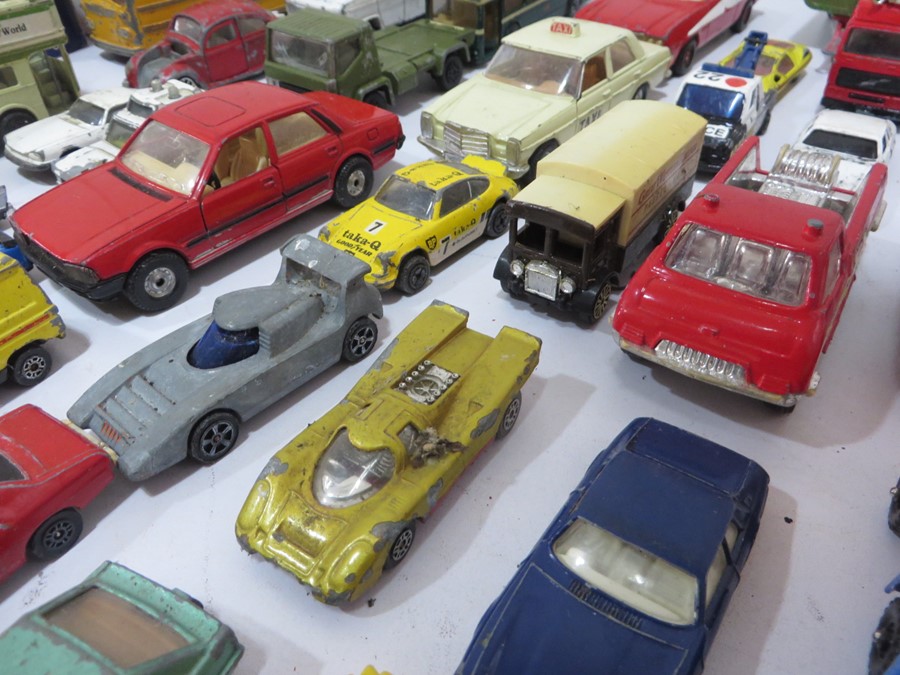 A quantity of Corgi and Dinky die cast cars etc - Image 22 of 27