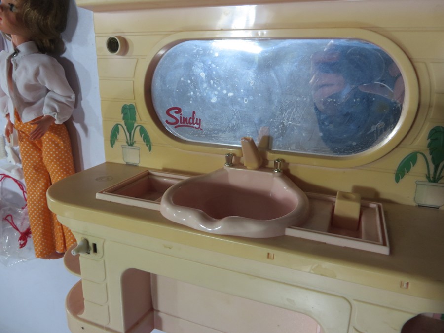 A vintage Sindy doll and vanity unit A/F - Image 3 of 8