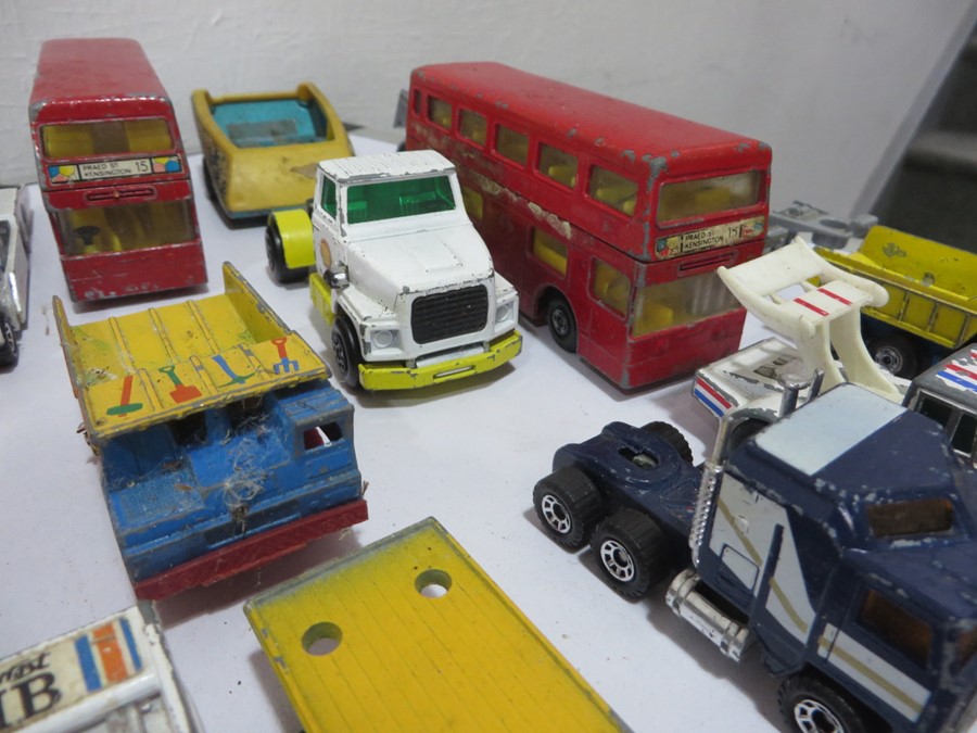 A quantity of various Matchbox diecast cars, toys etc - Image 34 of 39