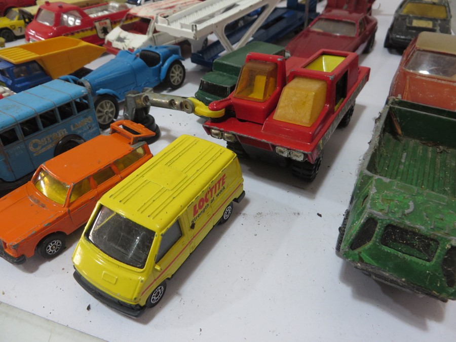 A quantity of Corgi and Dinky die cast cars etc - Image 18 of 27