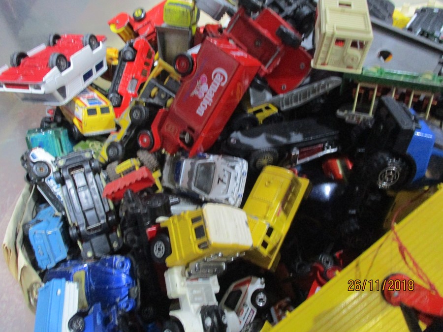 A quantity of various diecast cars including Matchbox, Tonka, Lledro, Corgi etc - Image 2 of 5