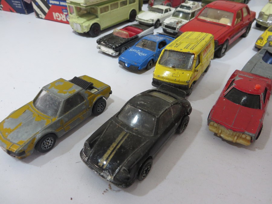 A quantity of Corgi and Dinky die cast cars etc - Image 24 of 27