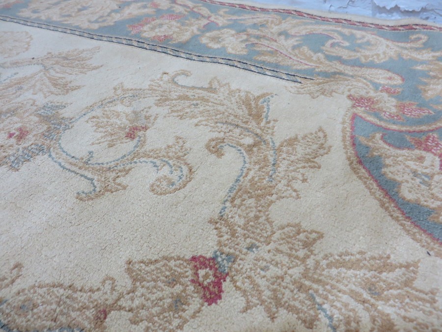 A cream ground rug 165cm x 125cm - Image 5 of 9