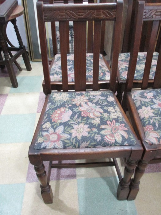 An oak drawleaf table and four chairs - Image 6 of 6