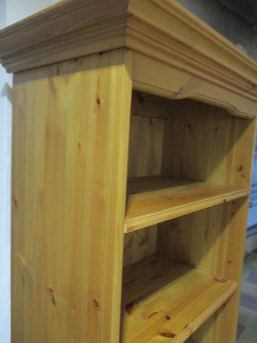 A tall narrow pine bookcase - Image 2 of 4