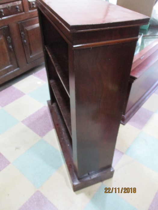 A Victorian mahogany veneered freestanding bookcase - Image 2 of 4