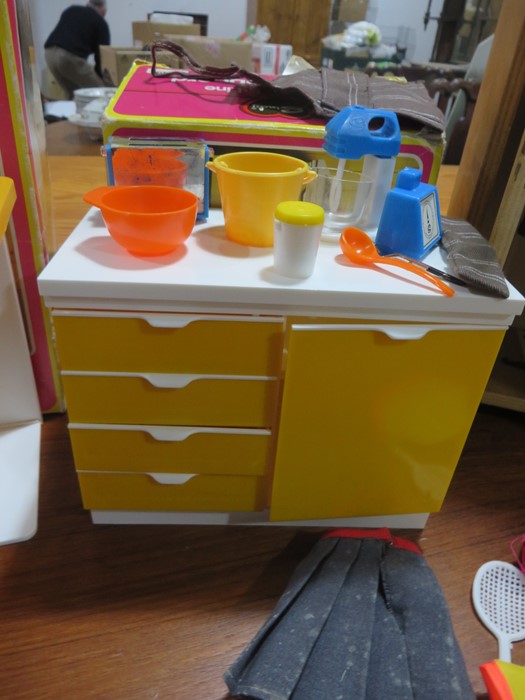 A vintage Sindy doll and collection of mainly boxed furniture including hair dryer, rocker, bed, - Image 8 of 18