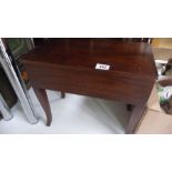 A Georgian mahogany commode