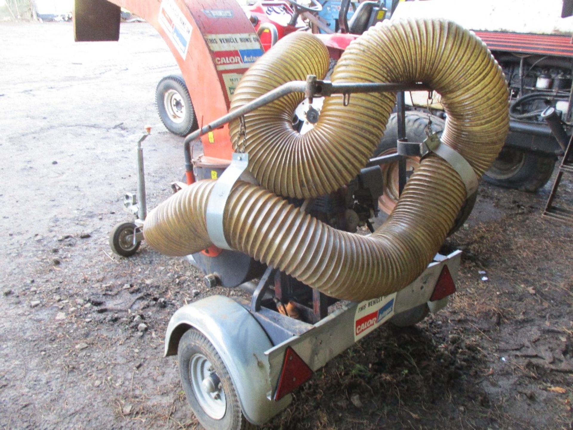 TRILO TOWED PADDOCK/LITTER VAC UNIT, PETROL/GAS POWERED - Image 2 of 3