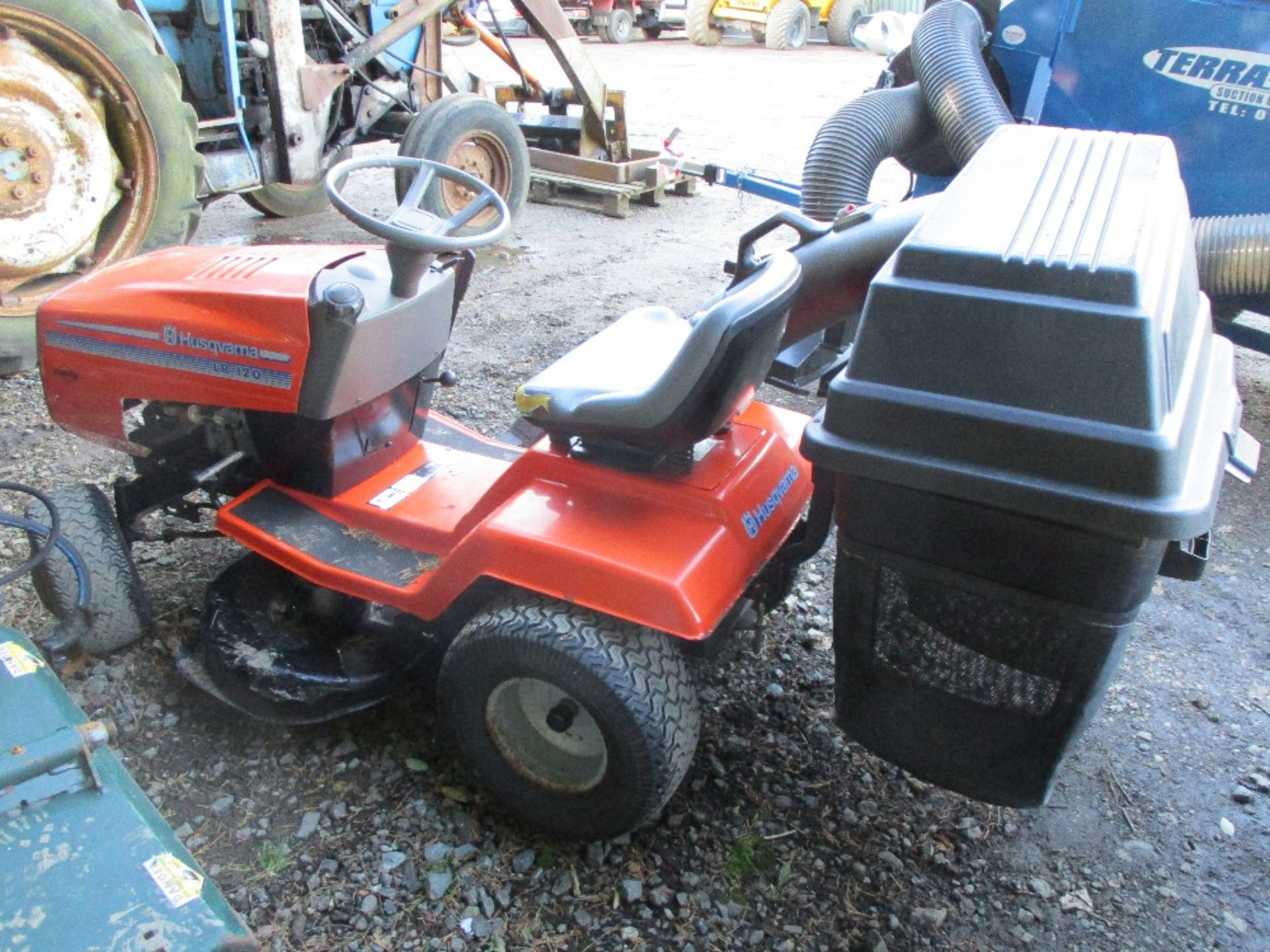 HUSQVARNA L2120 RIDE ON MOWER C/W COLLECTOR - Image 3 of 3