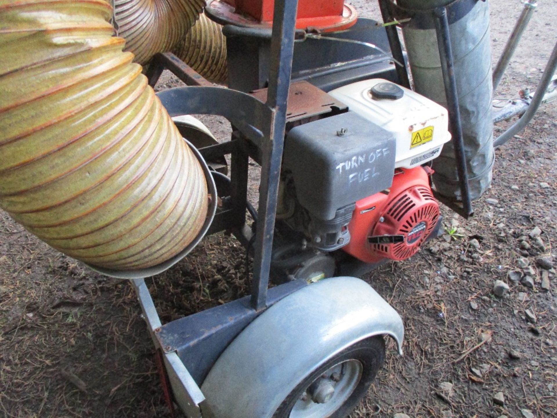 TRILO TOWED PADDOCK/LITTER VAC UNIT, PETROL/GAS POWERED - Image 3 of 3