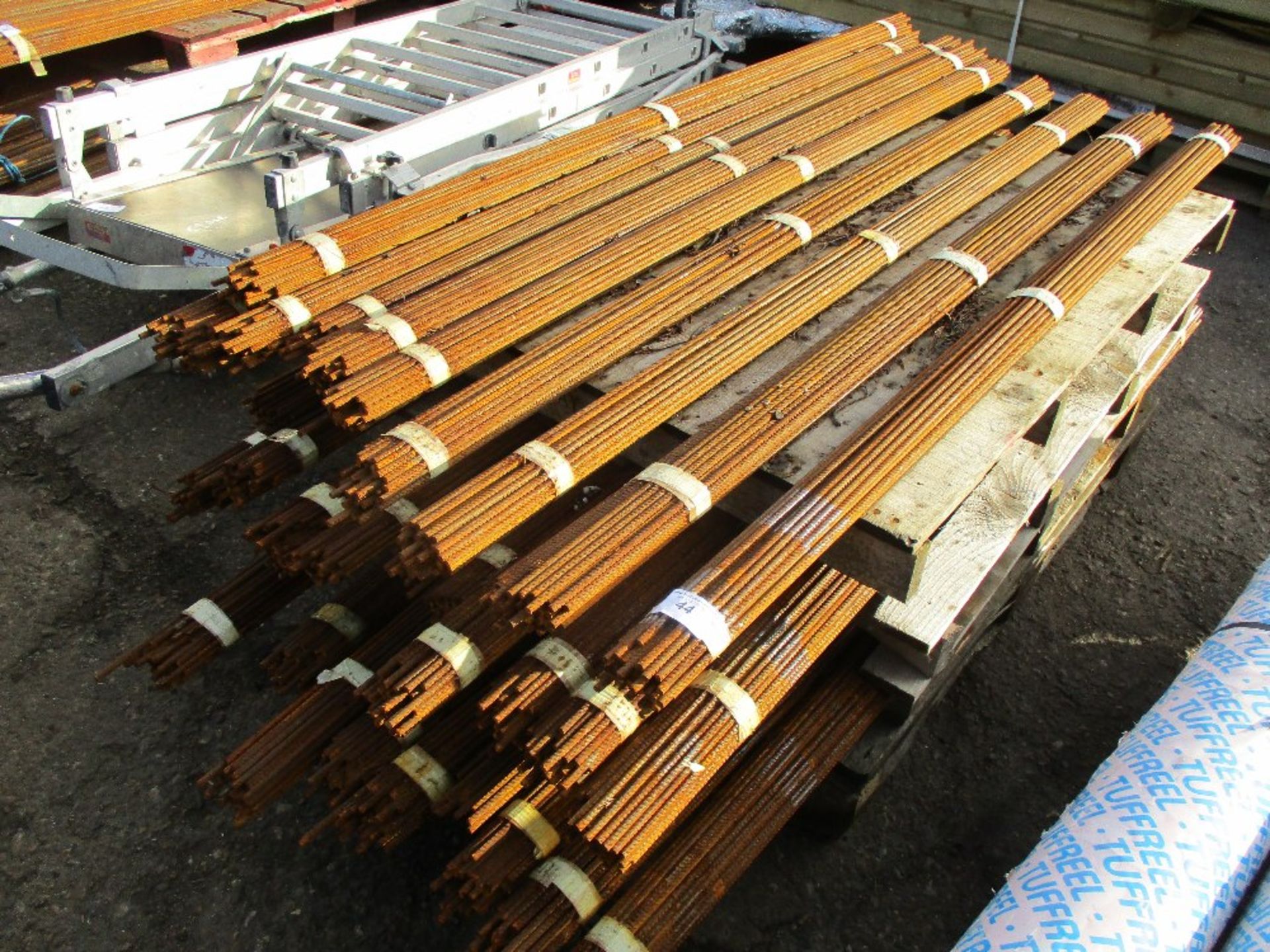 30 X BUNDLES OF REINFORCING BAR CIRCA 1.8 METRE LENGTH - Image 2 of 2