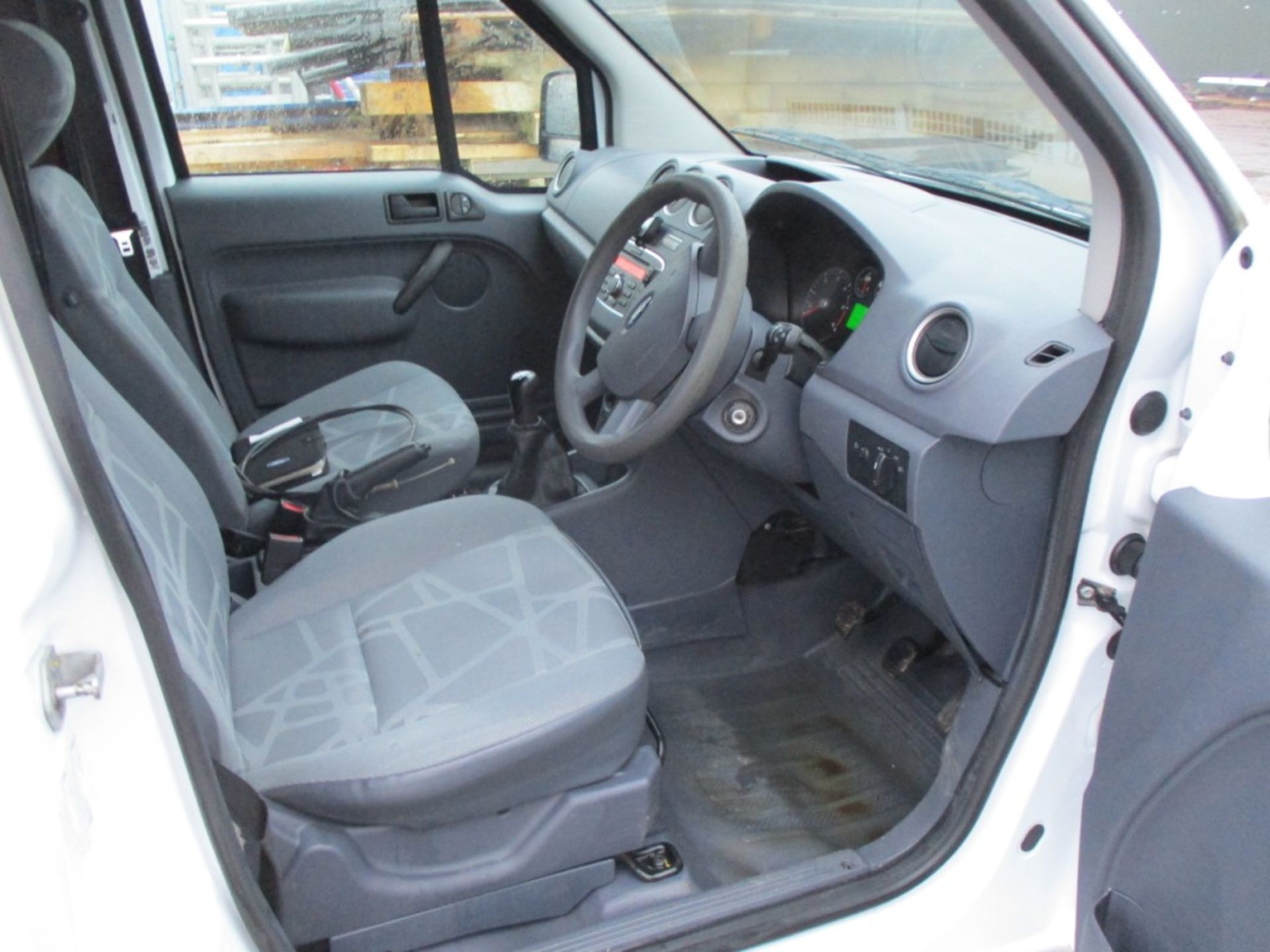 FORD TRANSIT CONNECT 75 T200 PANEL VAN - Image 2 of 9