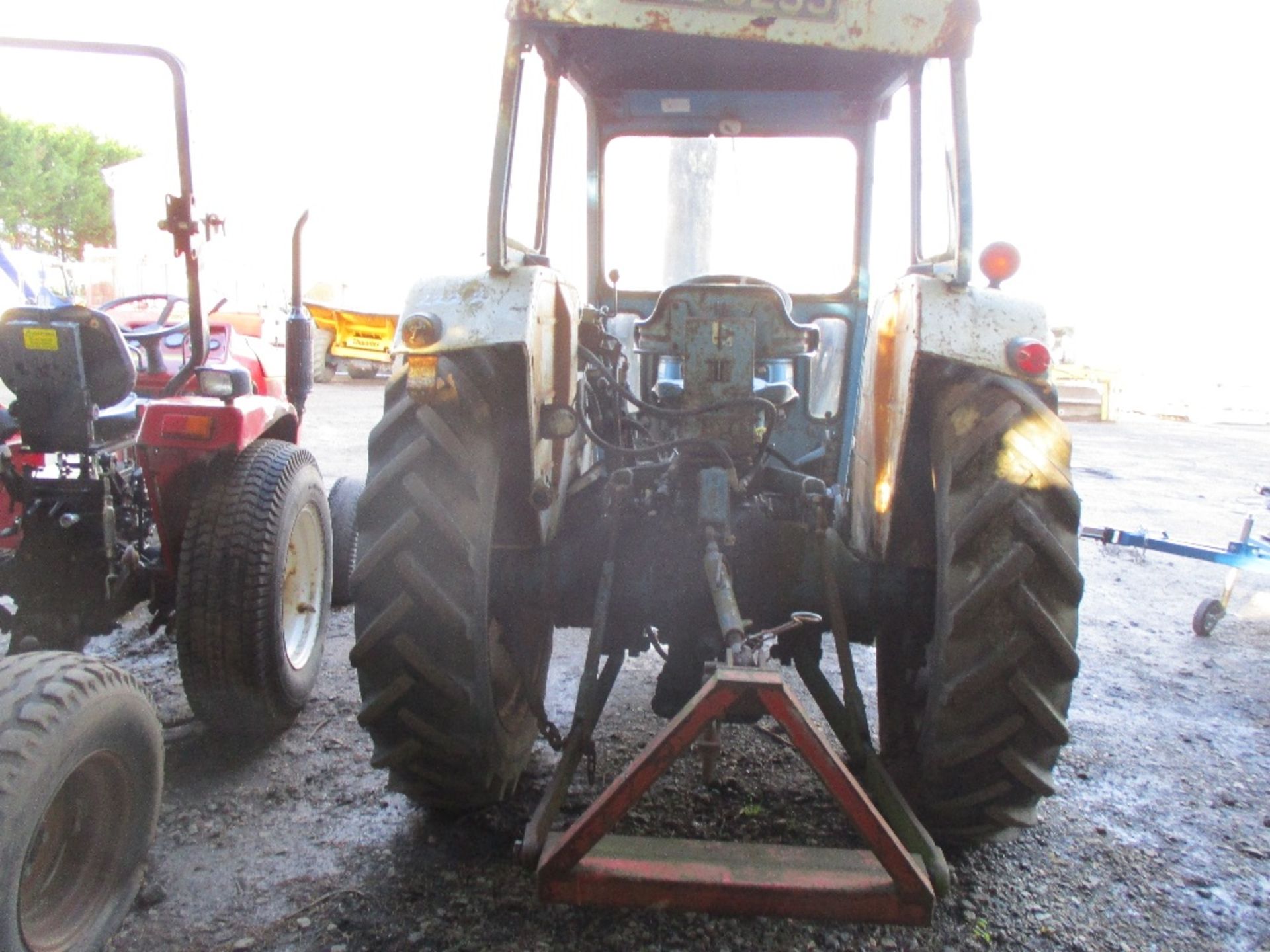 Ford 4000 tractor c/w loader - Image 4 of 5