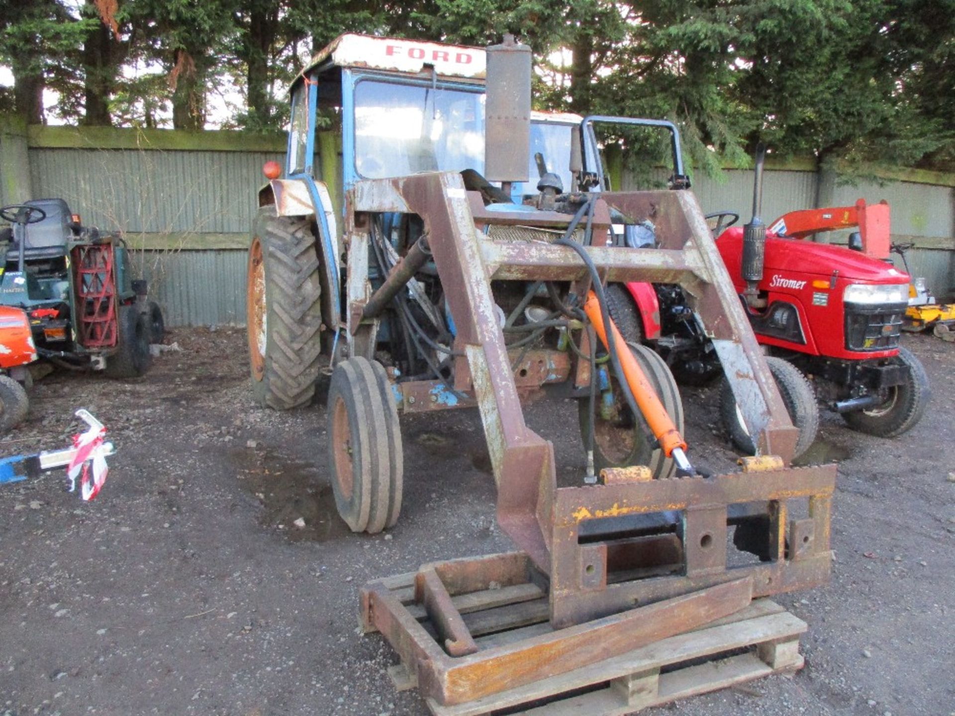 Ford 4000 tractor c/w loader