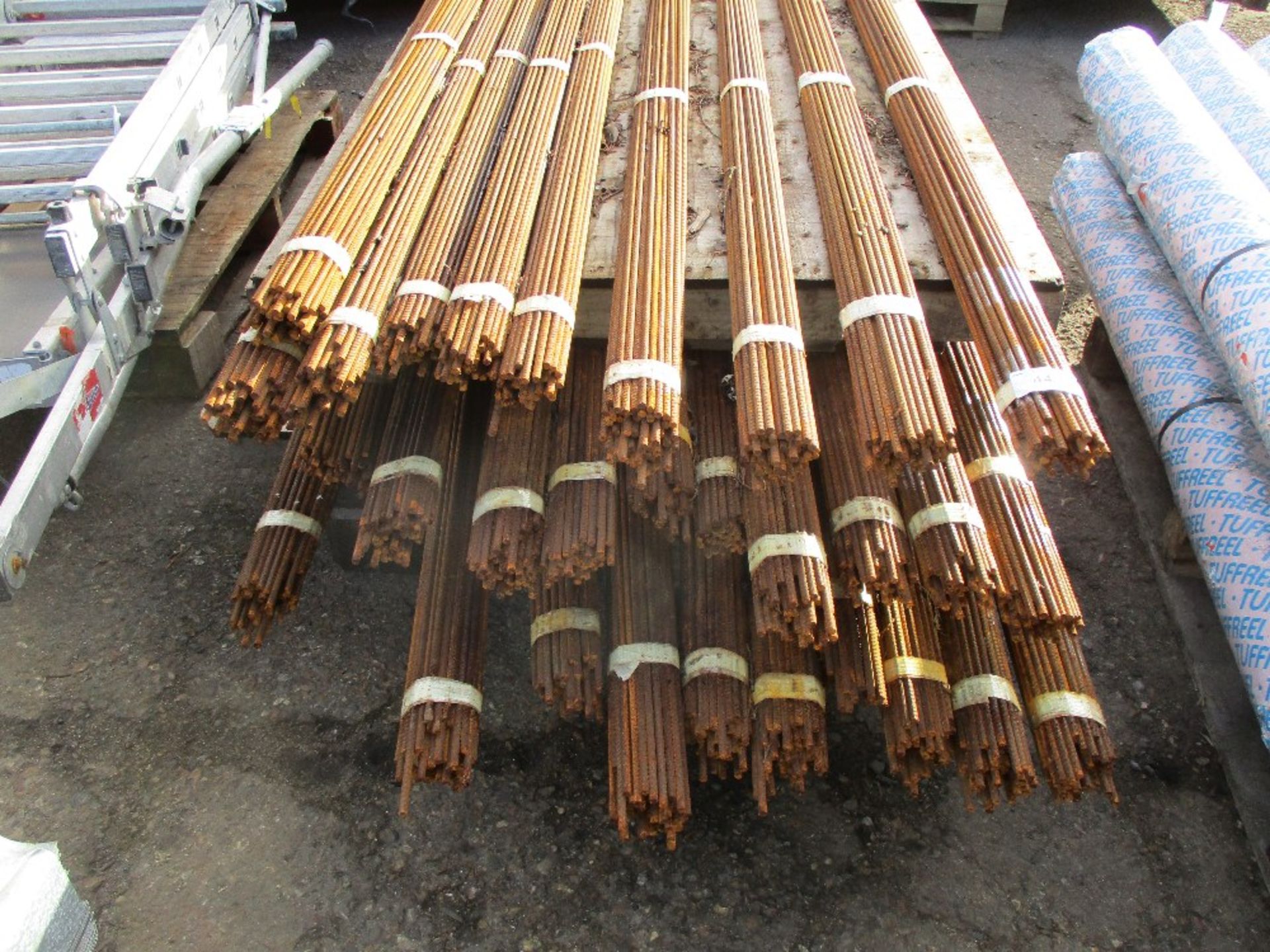 30 X BUNDLES OF REINFORCING BAR CIRCA 1.8 METRE LENGTH