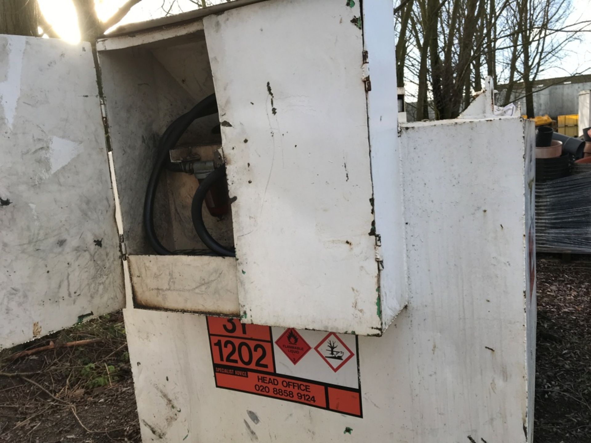 LARGE CAPACITY DIESEL BUNDED TANK WITH HAND PUMP - Image 2 of 4