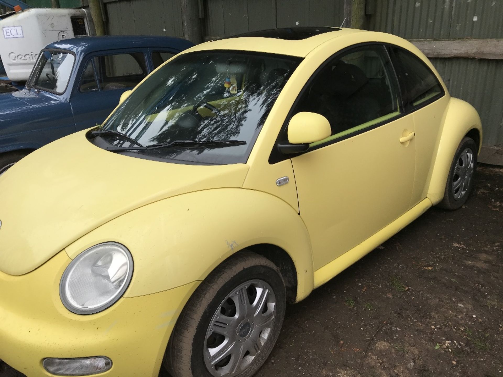 VOLKSWAGEN BEETLE W59 JHC WHEN TESTED WAS SEEN TO DRIVE, STEER AND BRAKE. WITH V5...MOT EXPIRED - Image 3 of 6