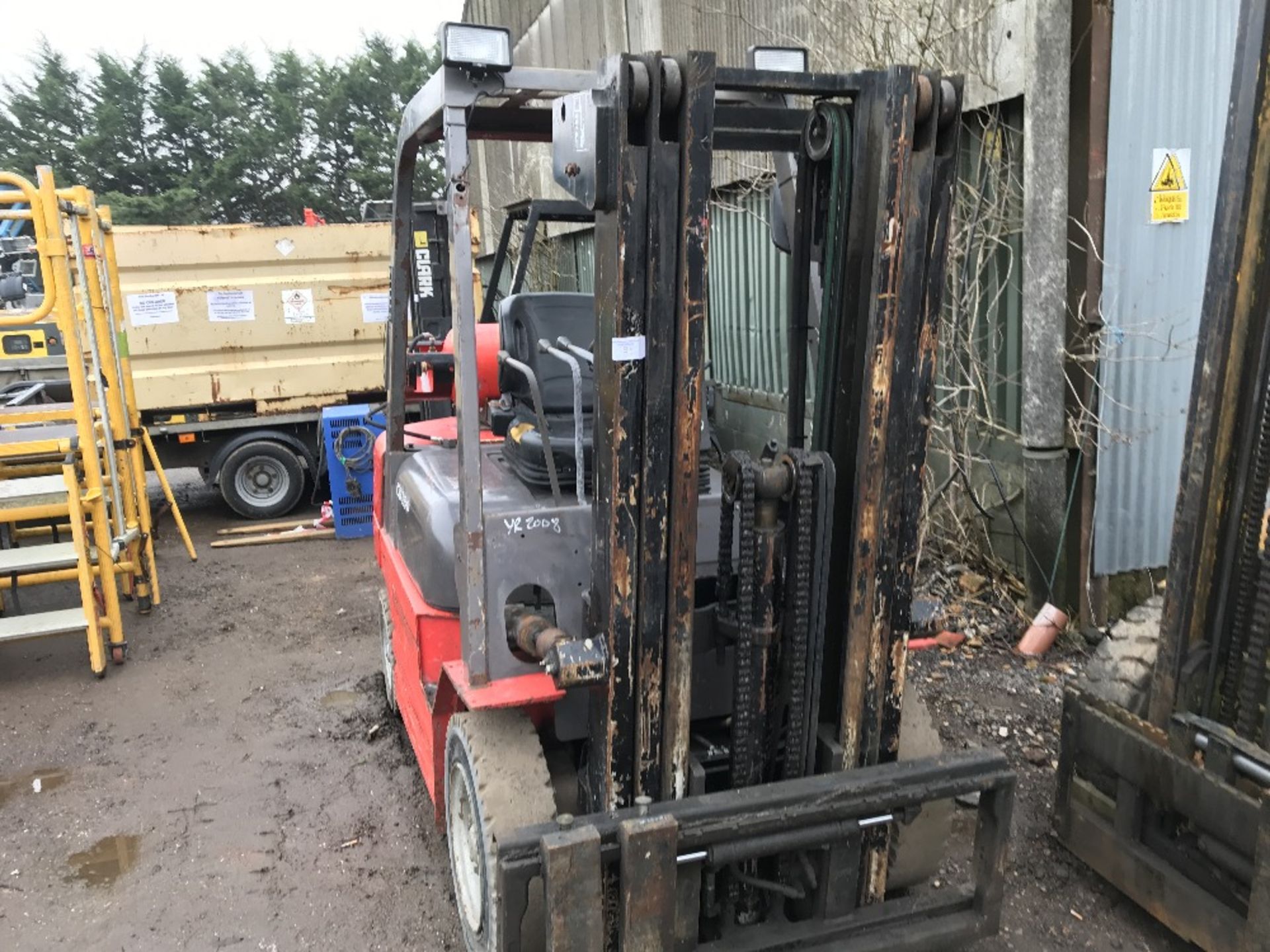 Manitou CG25P 2.5tonne gas forklift c/w container spec mast YEAR 2008 SN;851956 1994 REC HRS WHEN - Image 3 of 4