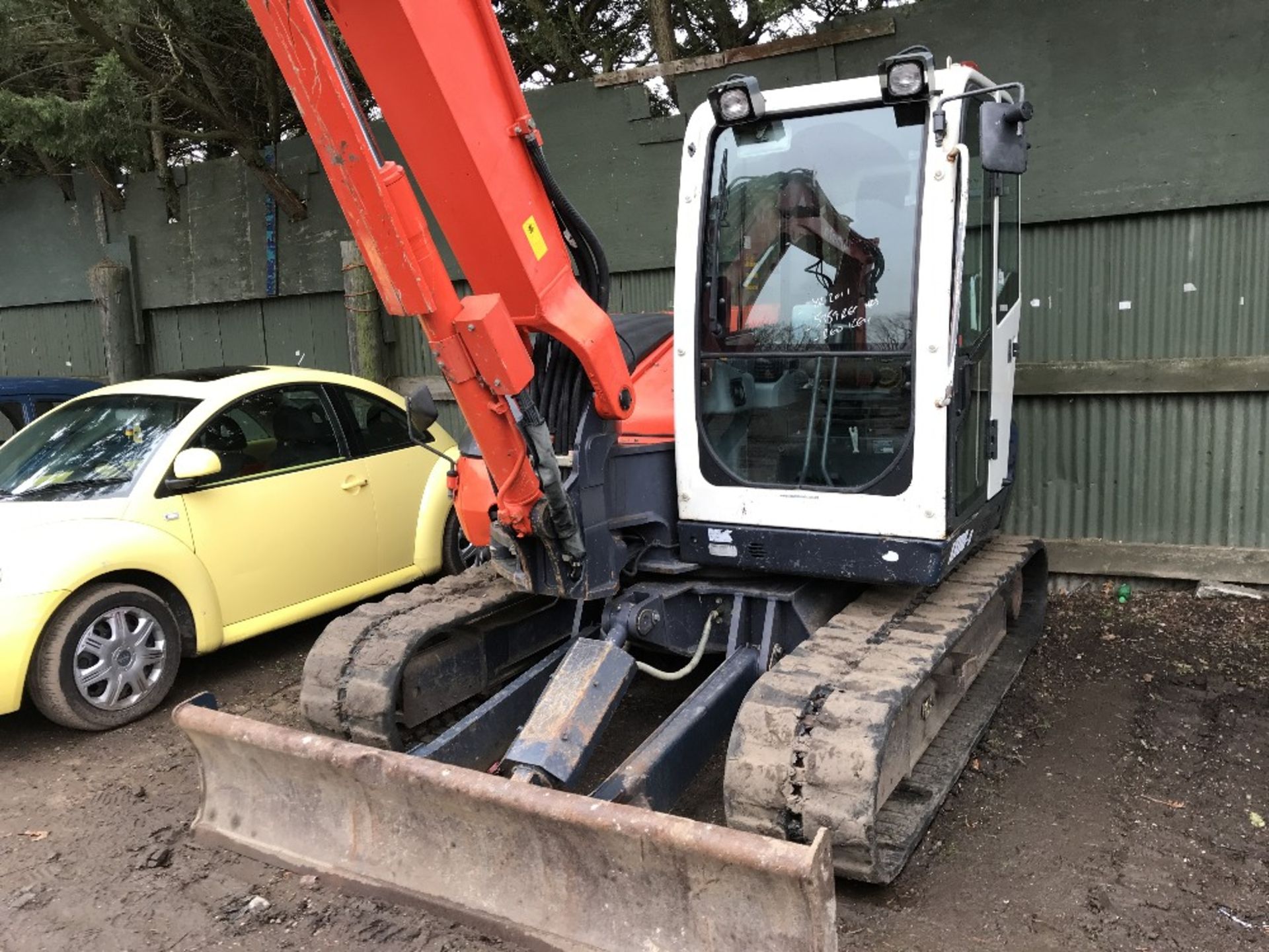 Kubota 080 8tonne excavator, yr2011, c/w red key 5359 REC HRS SN;23622 WHEN TESTED WAS SEEN TO DRIVE - Image 3 of 6