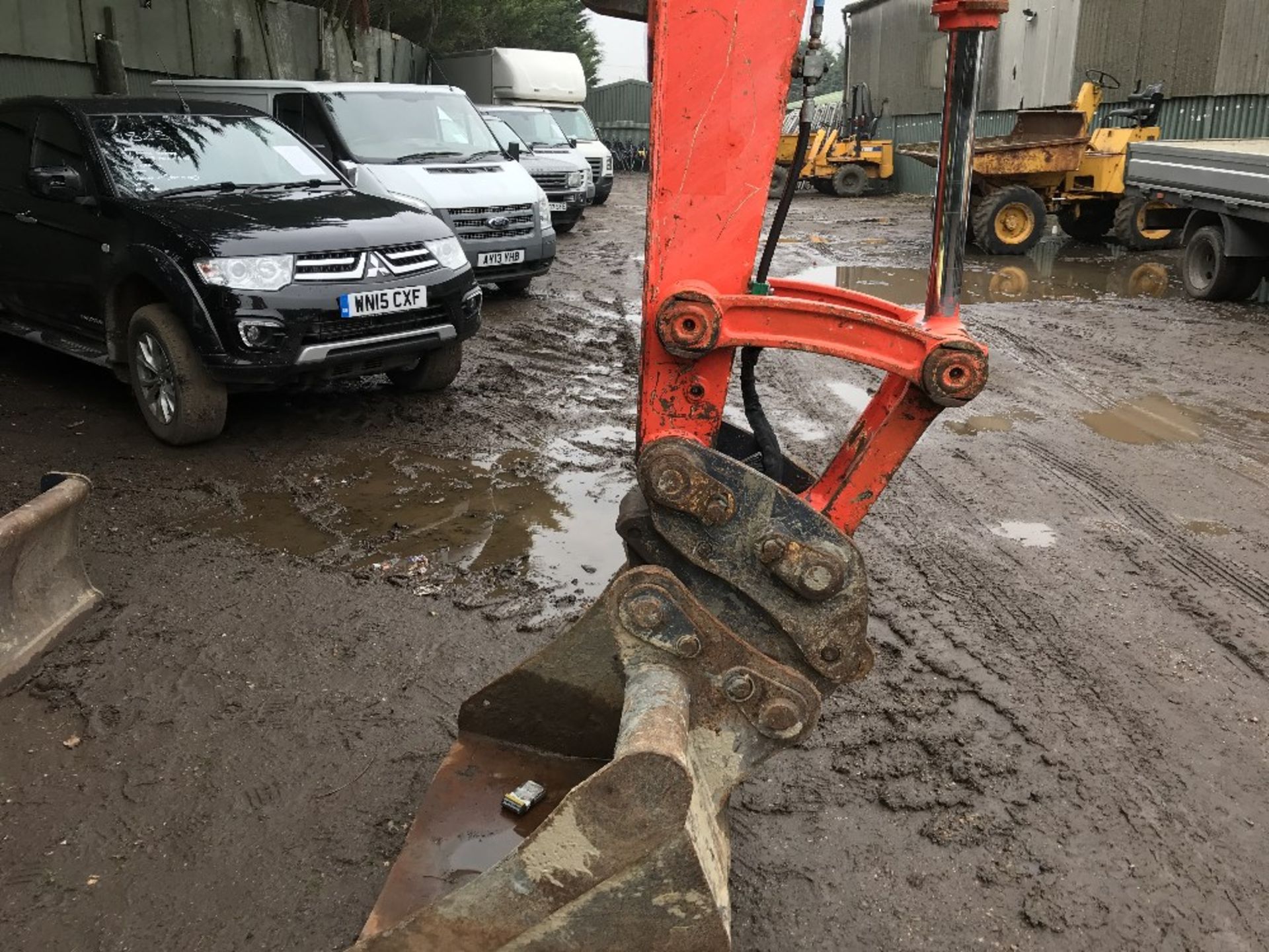 Kubota 080 8tonne excavator, yr2011, c/w red key 5359 REC HRS SN;23622 WHEN TESTED WAS SEEN TO DRIVE - Image 2 of 6