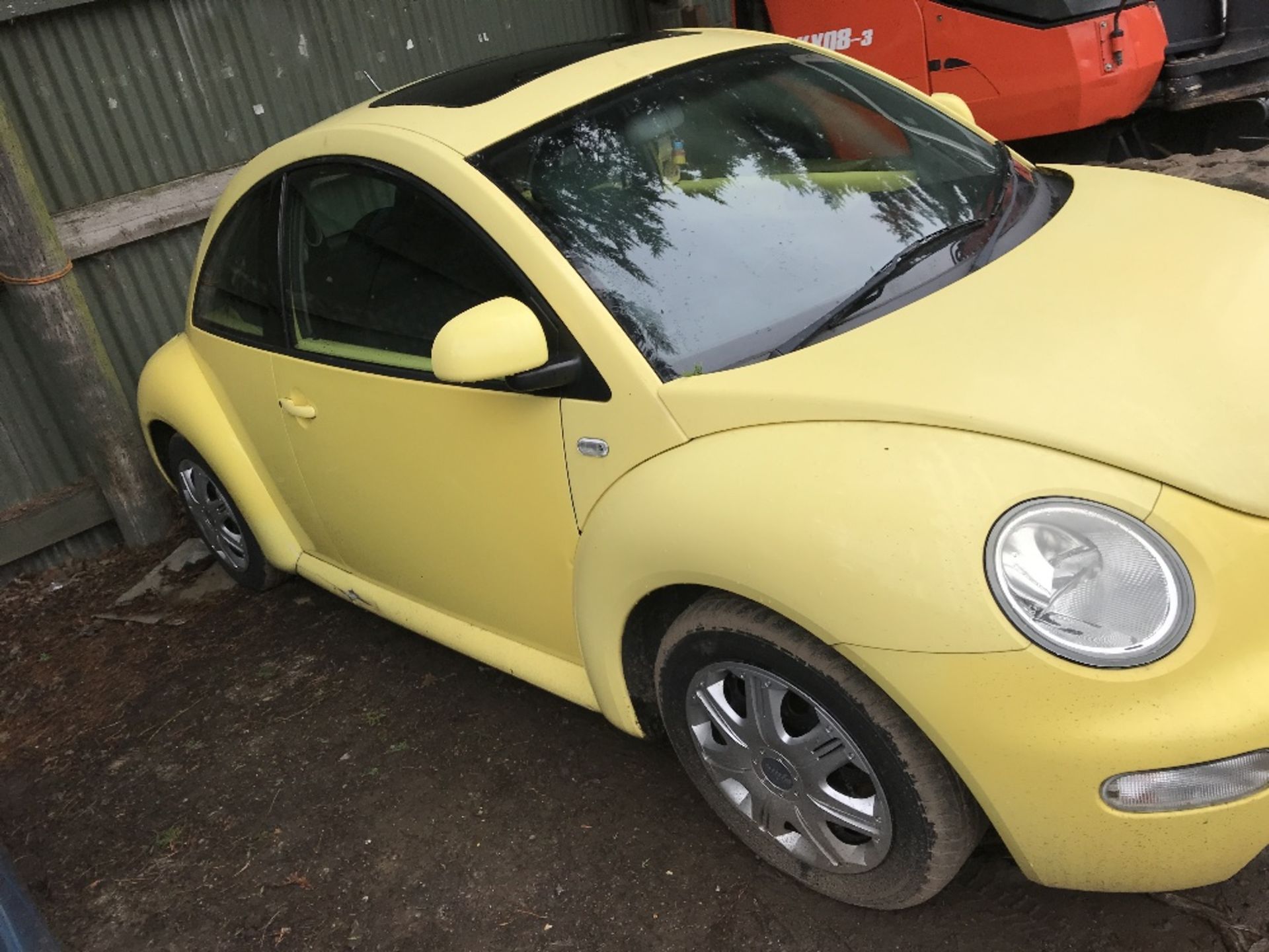 VOLKSWAGEN BEETLE W59 JHC WHEN TESTED WAS SEEN TO DRIVE, STEER AND BRAKE. WITH V5...MOT EXPIRED - Image 2 of 6