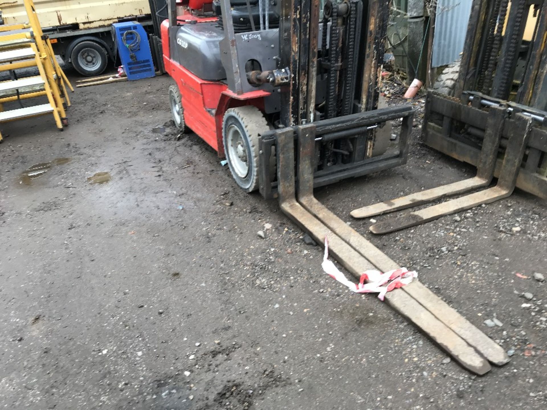 Manitou CG25P 2.5tonne gas forklift c/w container spec mast YEAR 2008 SN;851956 1994 REC HRS WHEN - Image 2 of 4