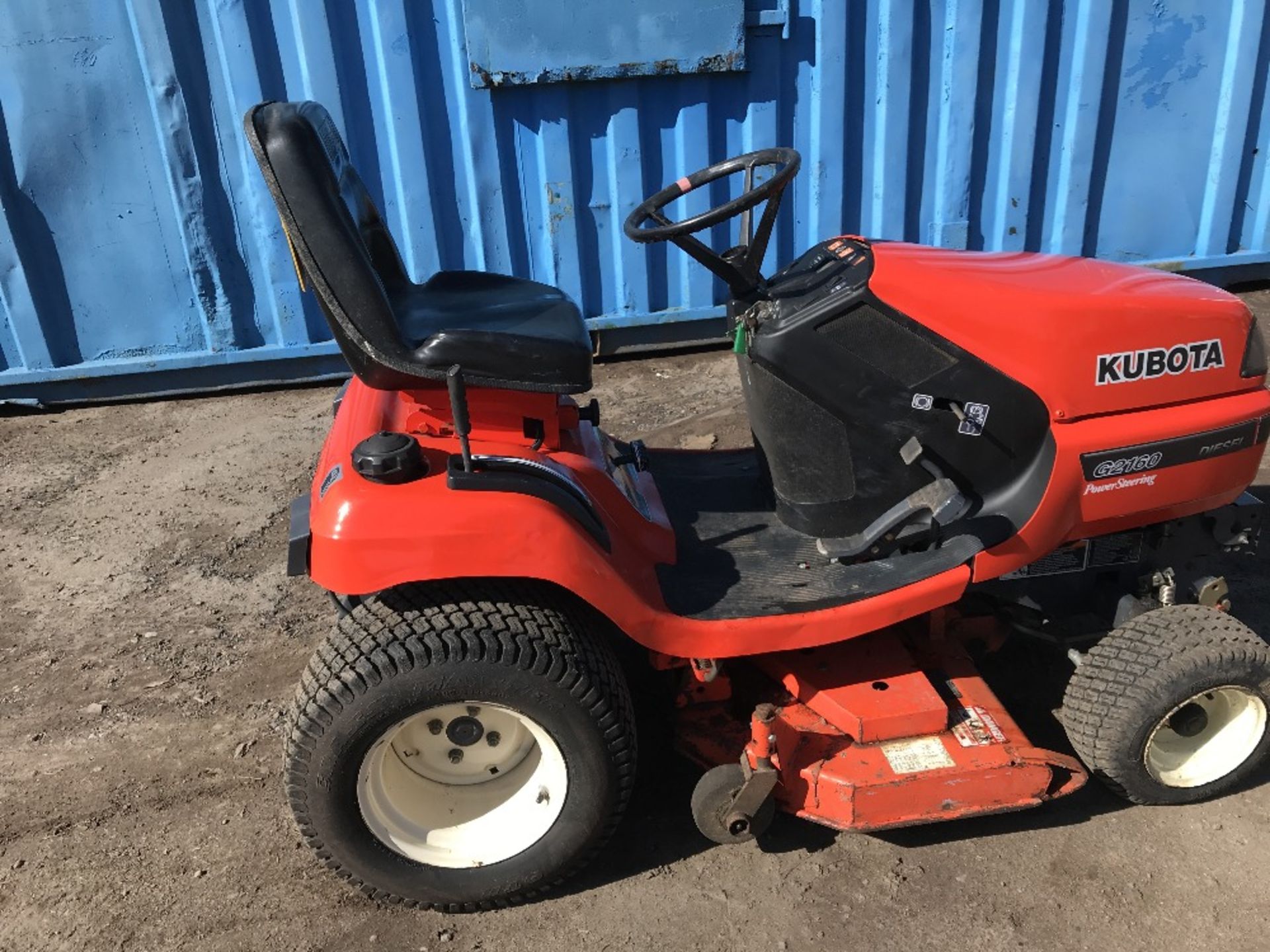 KUBOTA G2160 2WD DIESEL MOWER WITH MID MOUNTED DECK SN:12402 YEAR 2007 BUILD, 2008 REGISTERED. REG: