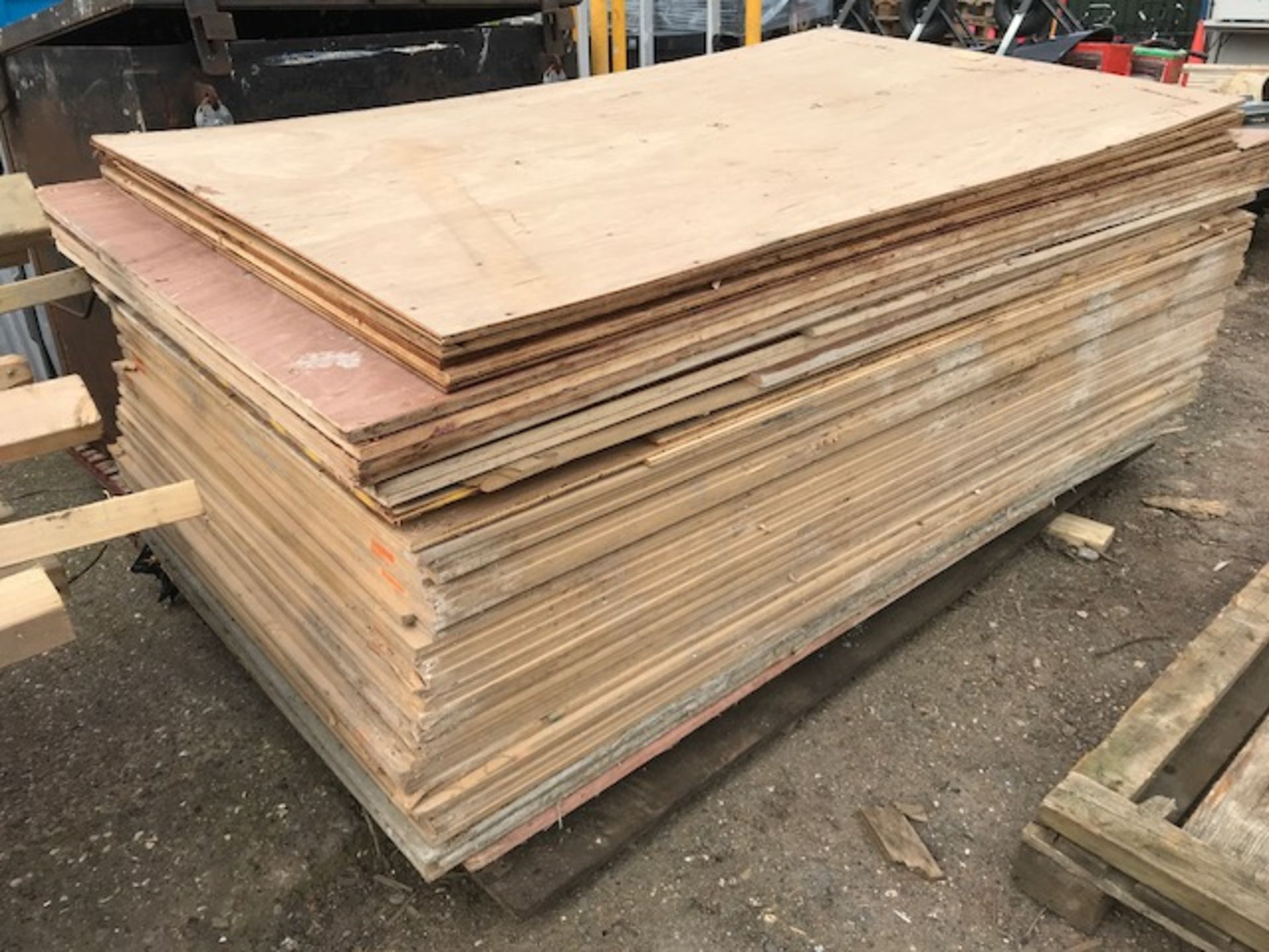 APPROX 90 X ASSORTED BOARDS PLUS TIMBER - Image 4 of 5