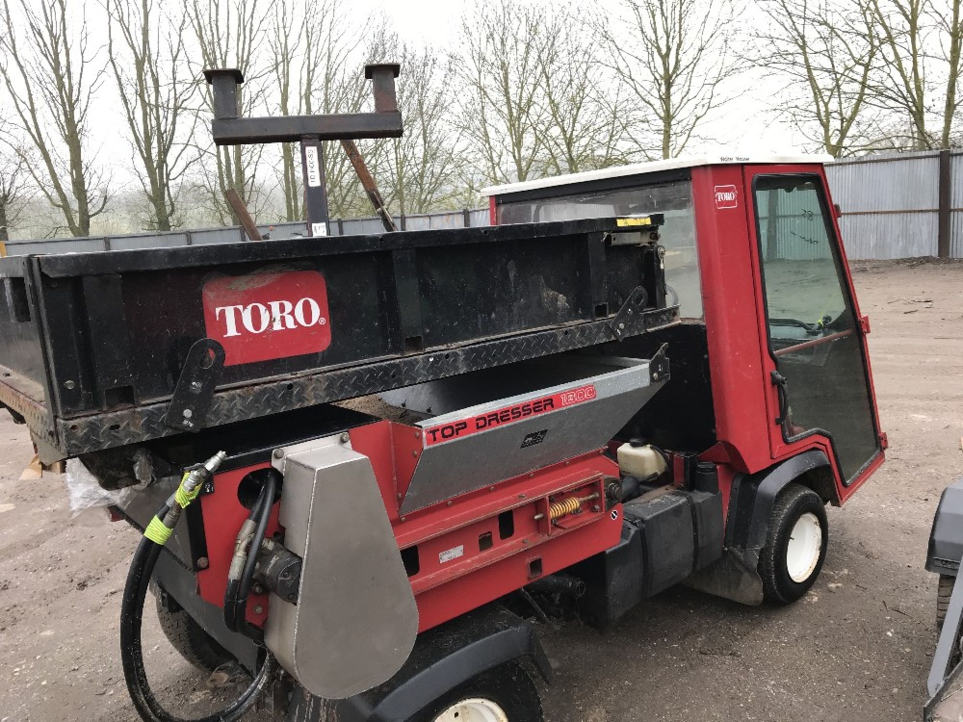 TORO WORKMAN 3300 D UTILITY TRUCK WITH SAND SPREADER - Image 4 of 11