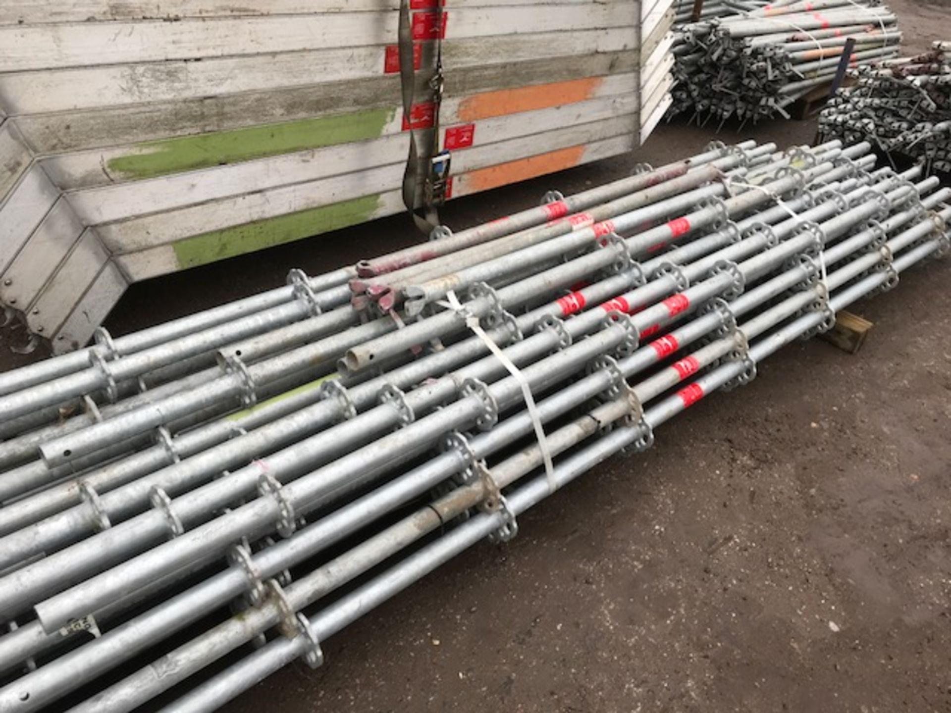 LARGE QUANTITY OF ALTRAD PLETTAC ASSCO STAIRWAY SCAFFOLDING SYSTEM PARTS - Image 5 of 12