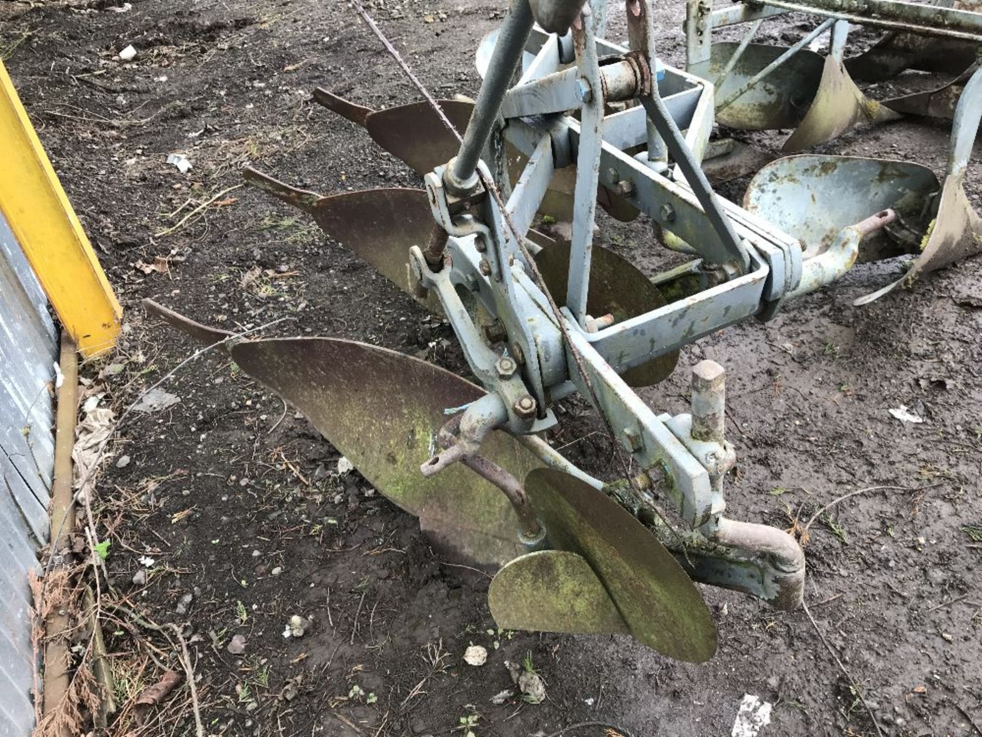 FERGUSON TYPE 3 FURROW CONVENTIONAL PLOUGH, SUITABLE FOR MATCH USE....NO VAT ON HAMMER PRICE - Image 3 of 3